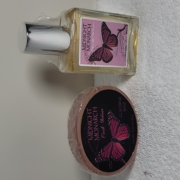 A lot of beauty products! - Picture 8 of 10